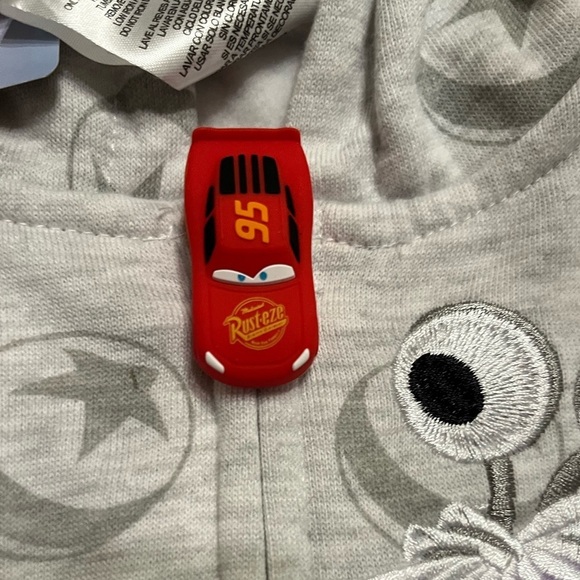 Kids Gray Pixar/Disney Hoodie with Lighting McQueen zipper pull.  size 7 - Picture 3 of 8